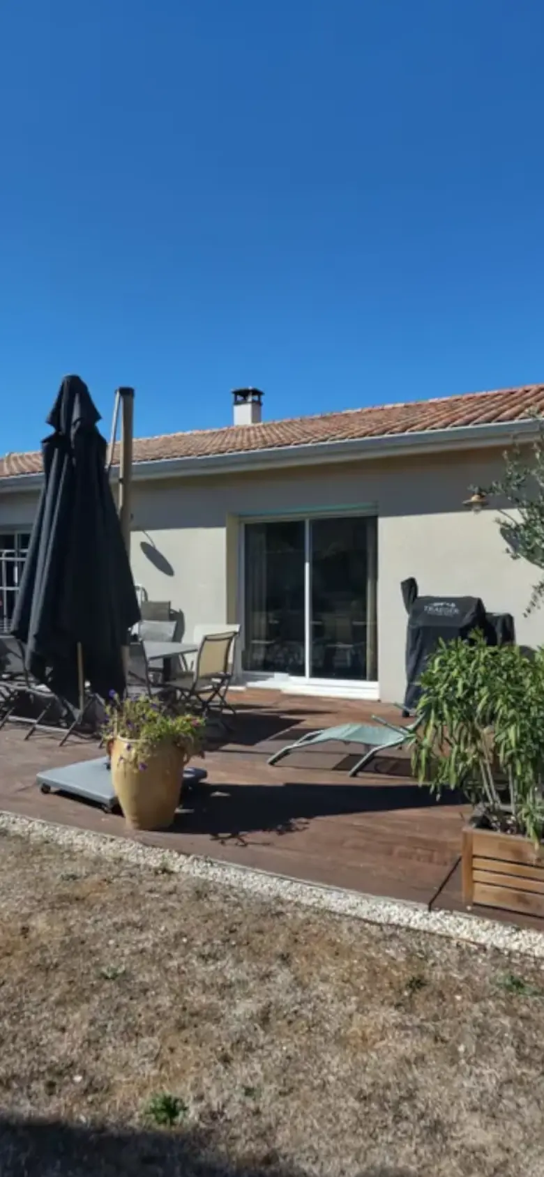 Visite virtuelle 360° de la maison sur un téléphone